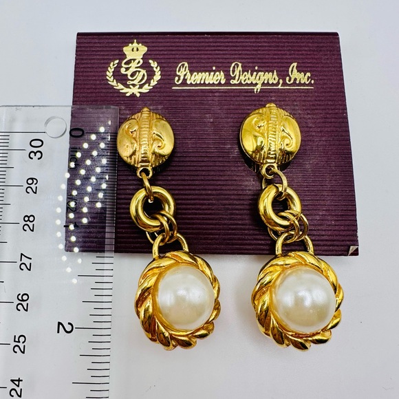 Premier Designs Gold and Cream Pearl Earrings - Picture 3 of 4